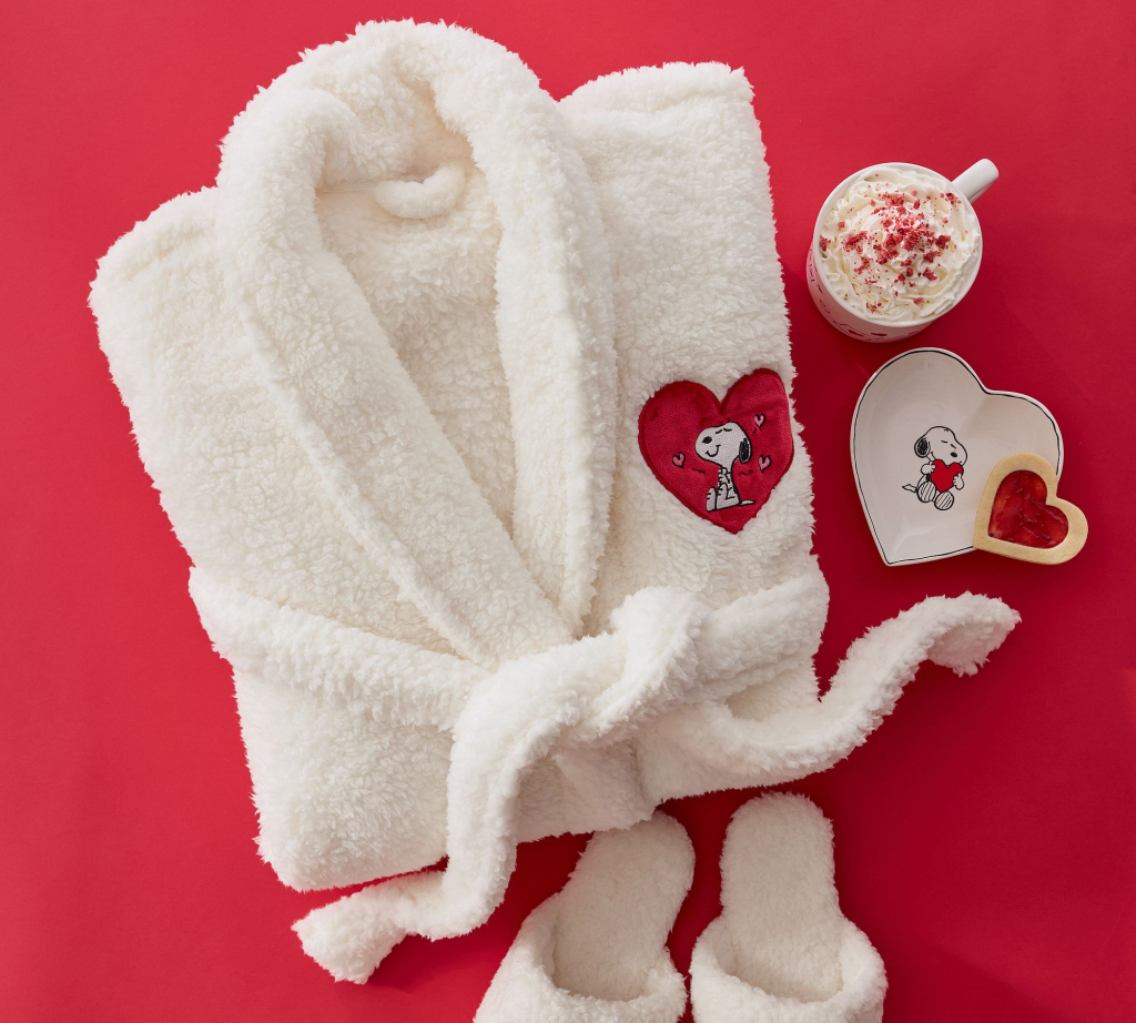 Snoopy Hearts Robe manufacturer